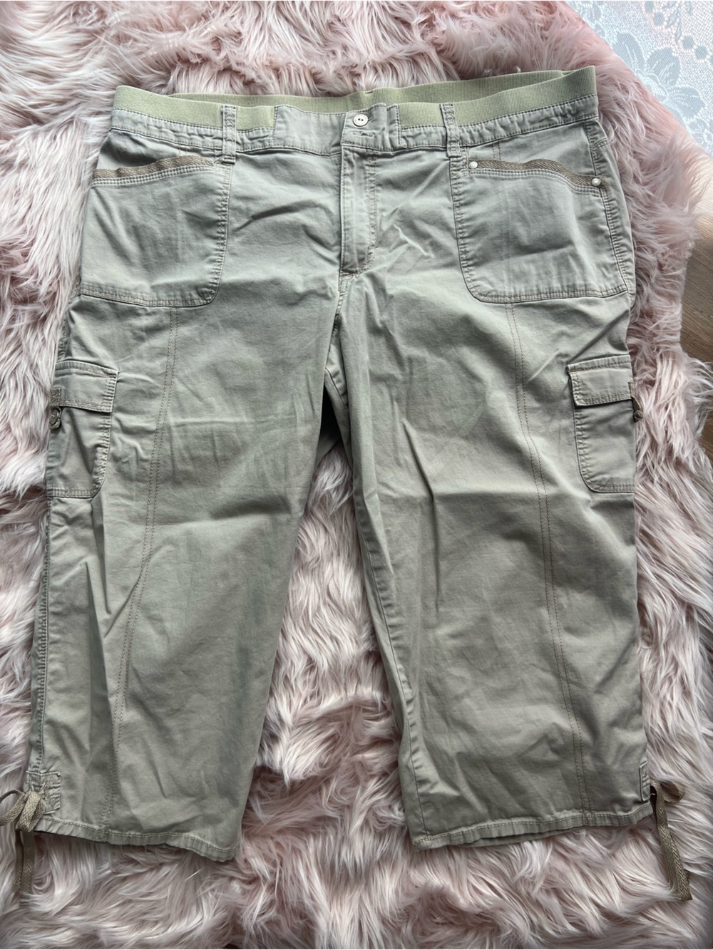Gloria Vanderbilt Light Olive Cargo Capris Plus Size 18